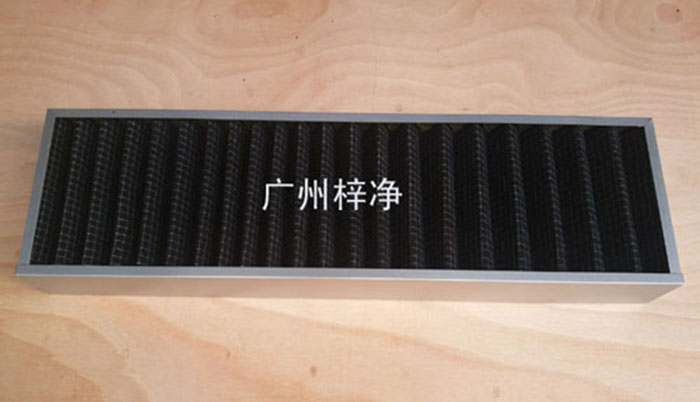 活性碳過濾器廣泛用于化學(xué)、制藥、食品、娛樂場所、需要凈化空氣的場所， 有害氣體如苯、甲醛、氨氣等的吸附脫除 溶劑的回收 ，采用活性炭氈比表面積大，吸附能力強，迅速處理各種有害氣體, 有效潔凈空氣對氣味的控制。